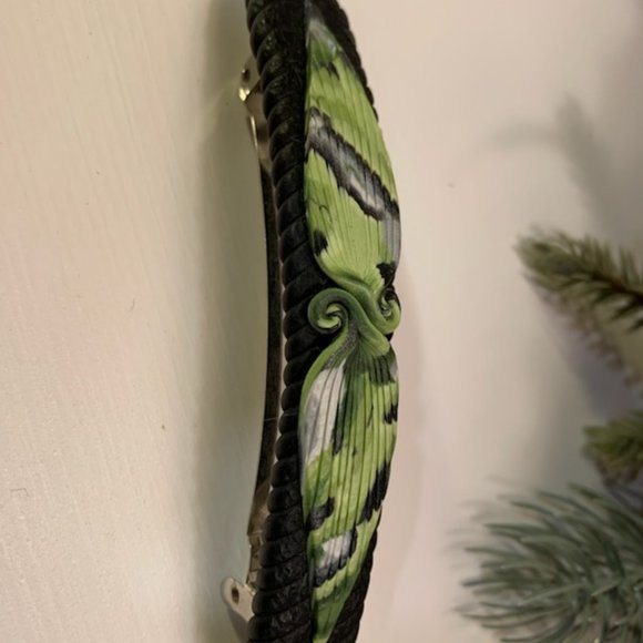 Hair Clip Polymer Wax green and black and made - Picture 5 of 7